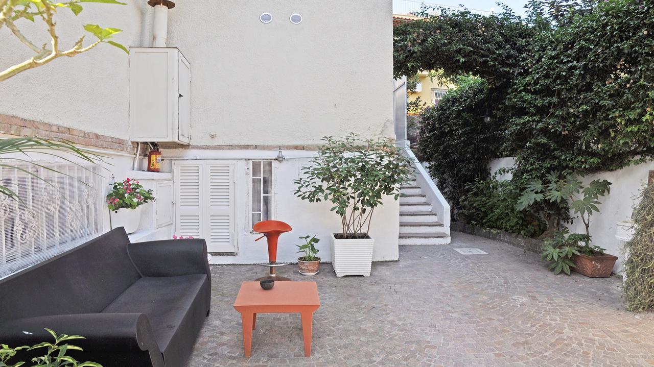 Residenza Le Rose Villa D'Arte Napoli Oda fotoğraf